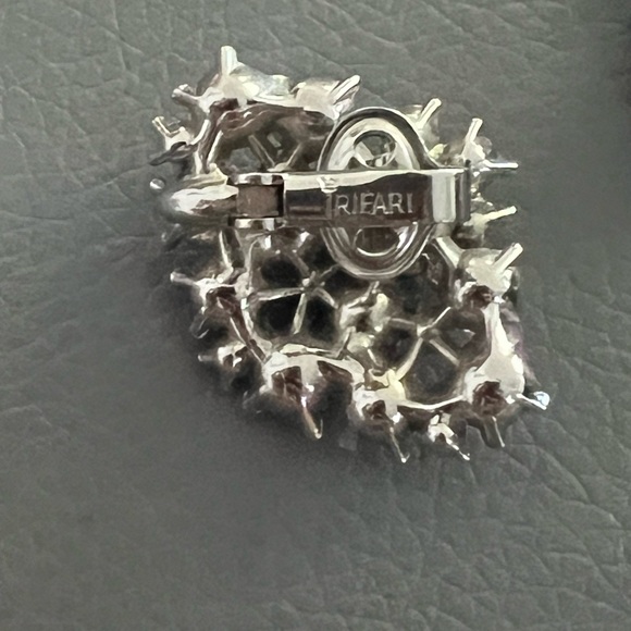 Trifari Clip On Earrings Crystals Vintage AS IS - Picture 6 of 6
